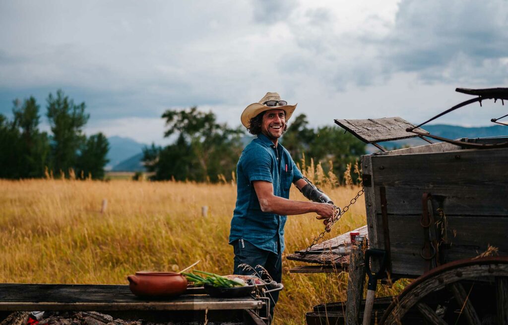 Image of Eduardo Garcia grilling