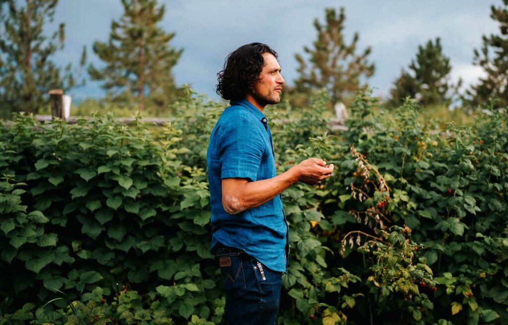 Image of Eduardo Garcia in his garden