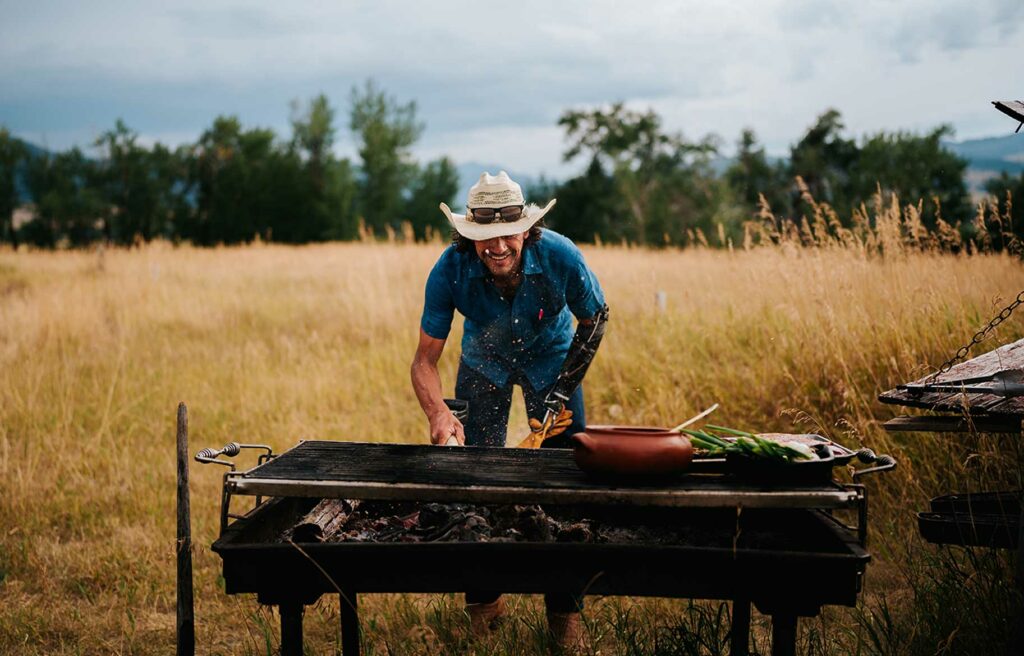 Image of Eduardo Garcia grilling